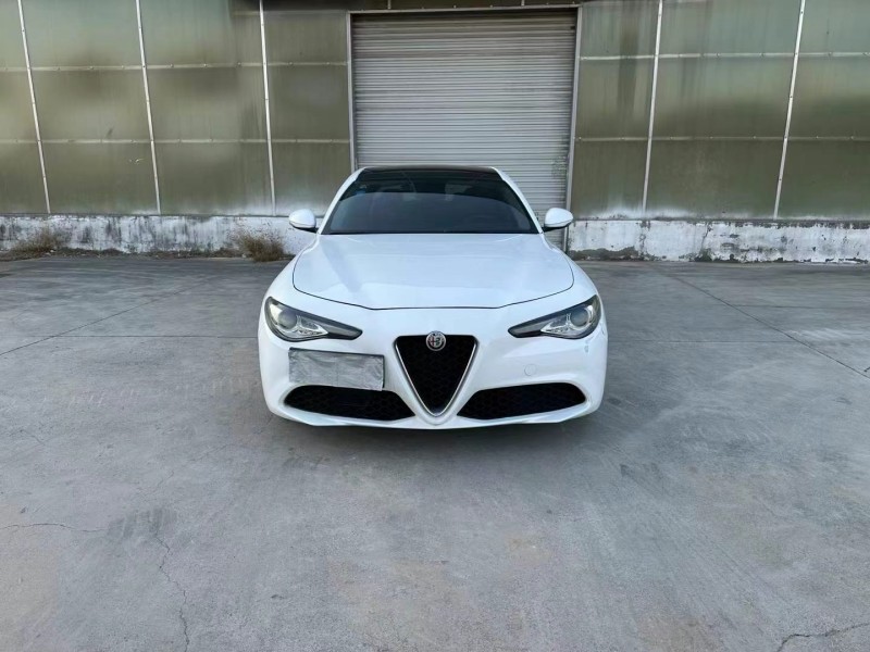 徐州17年阿尔法·罗密欧Giulia1