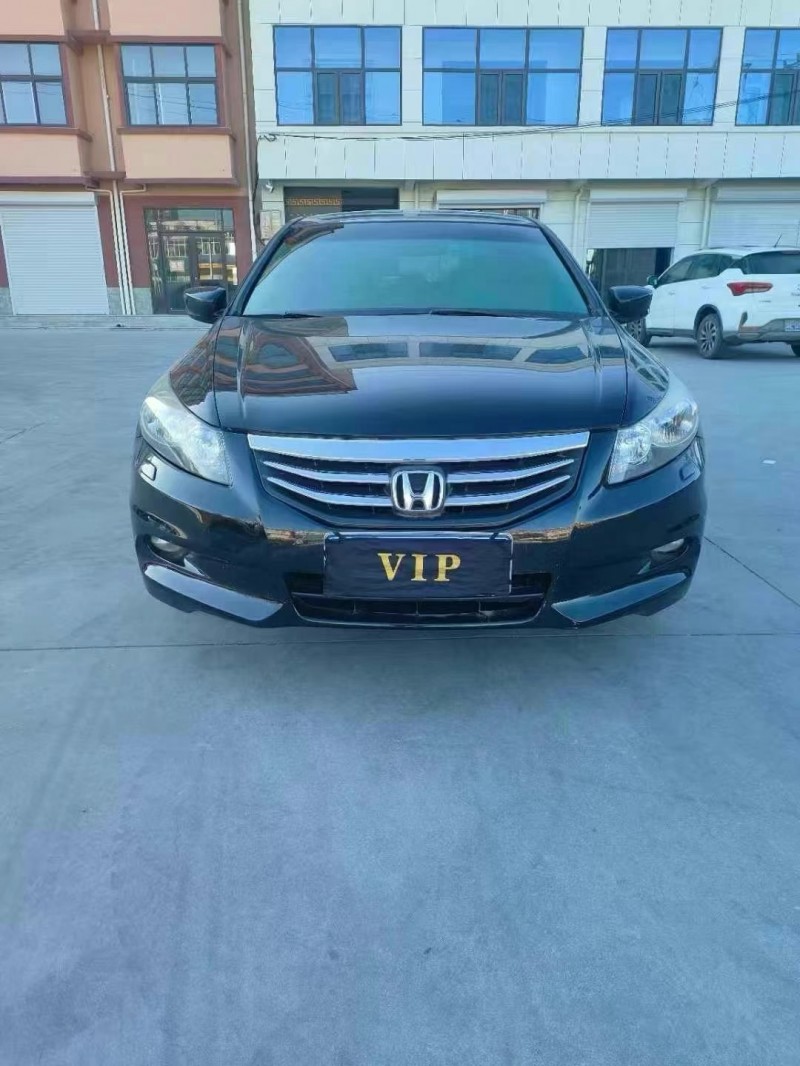 济宁12年本田雅阁1