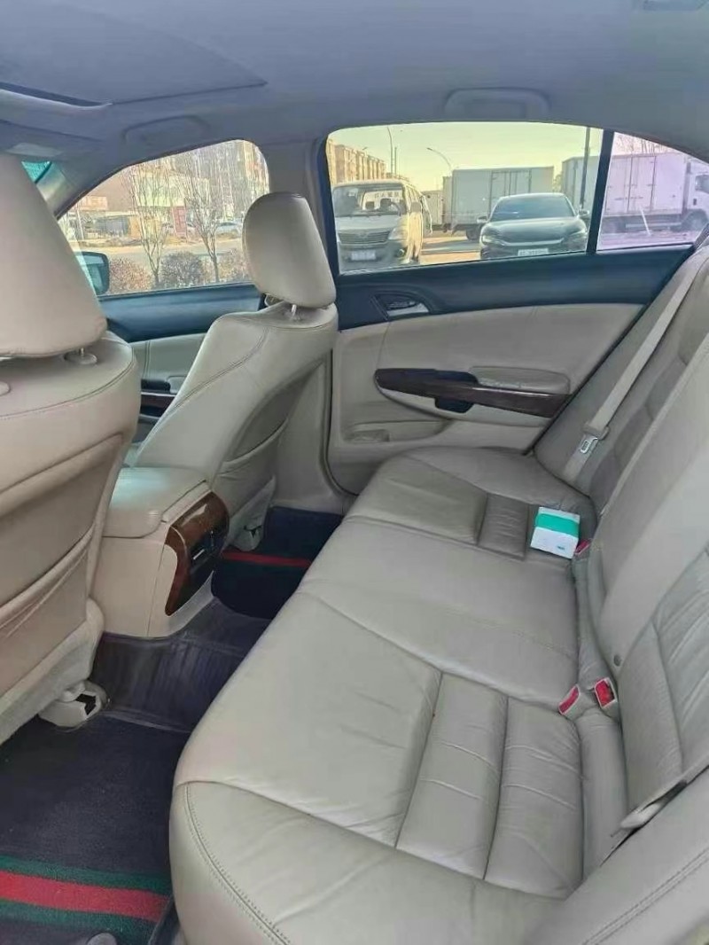 济宁12年本田雅阁7