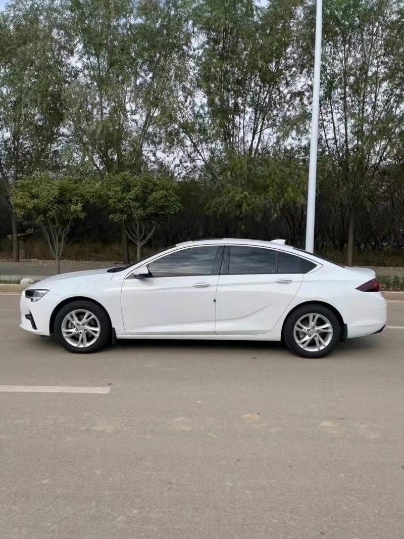 枣庄22年别克君威7