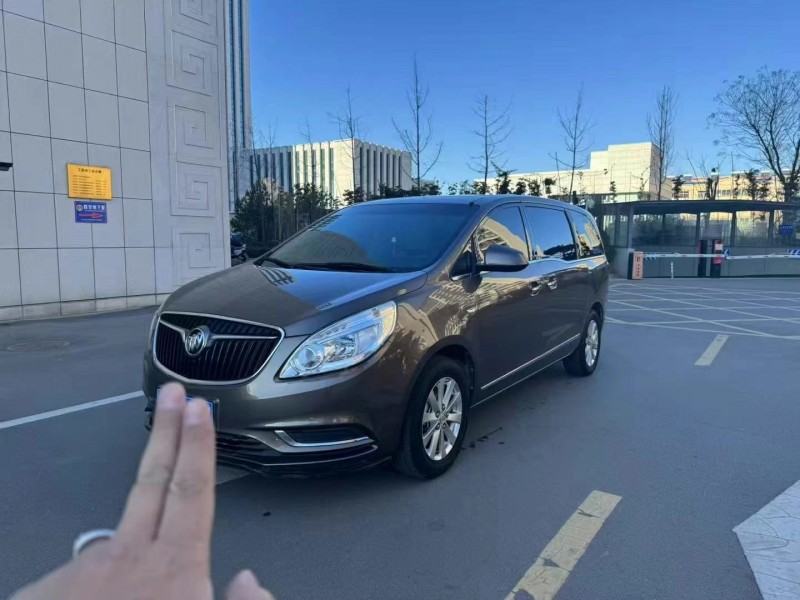 济宁17年别克GL82