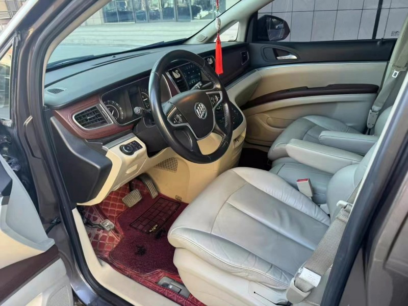 济宁17年别克GL85