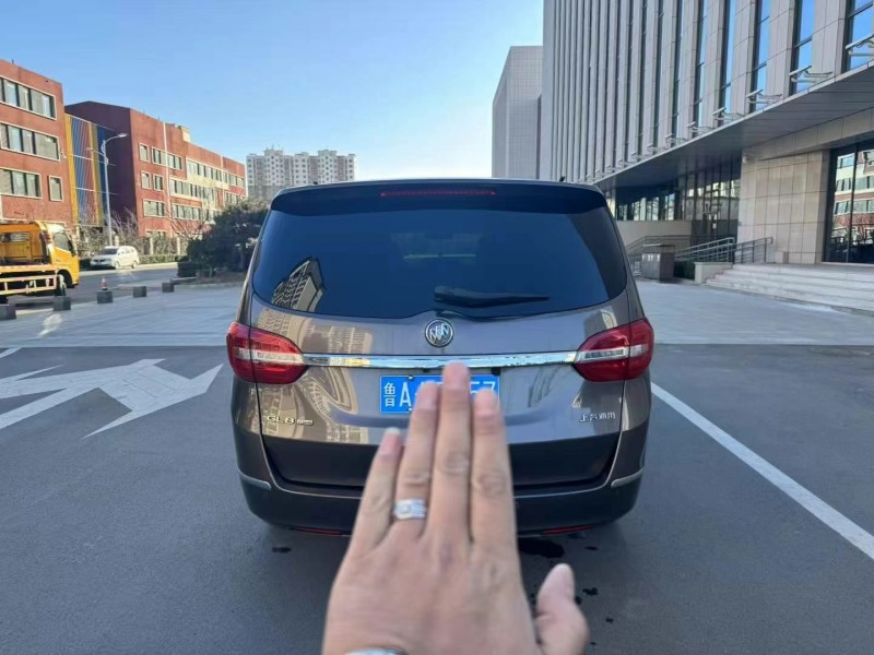 济宁17年别克GL86