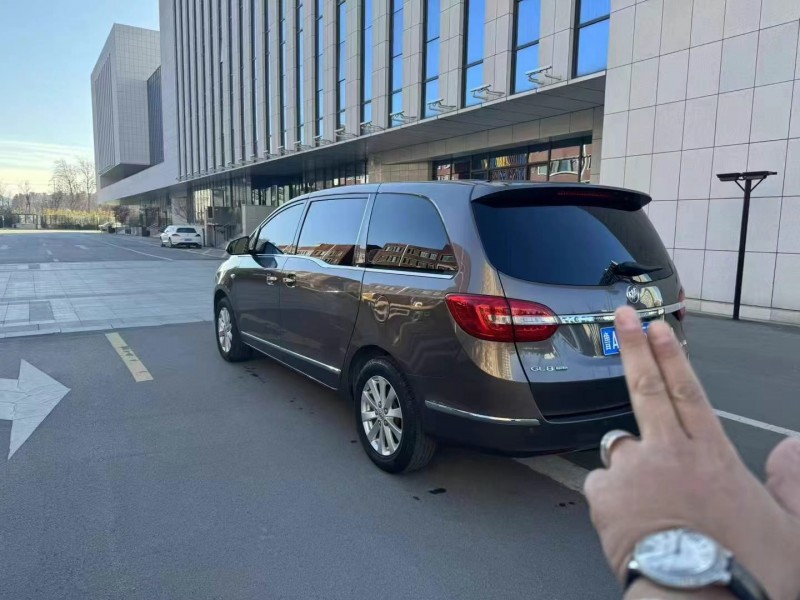 济宁17年别克GL87