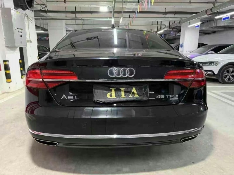 成都17年奧迪A8L5
