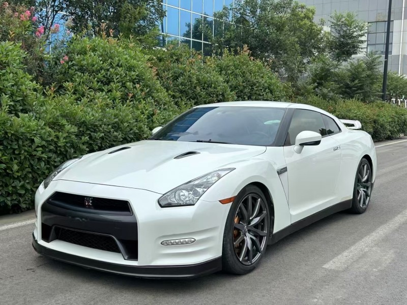 济宁14年日产GT-R2