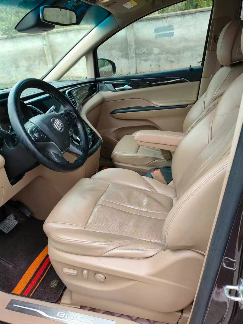 泰安17年别克GL84