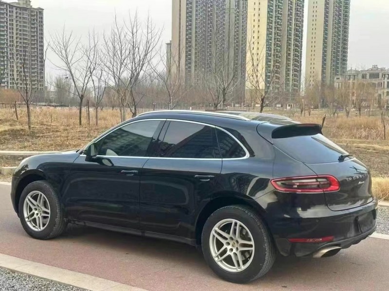 济宁16年保时捷Macan8