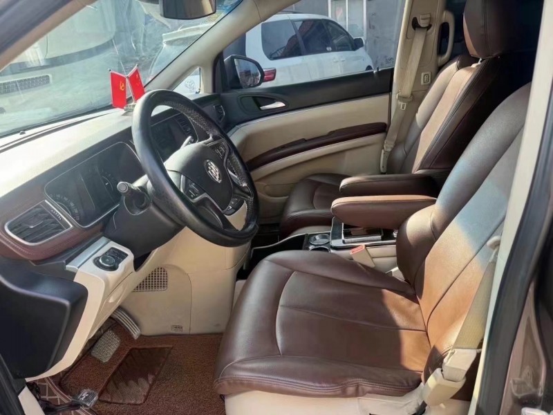 济宁17年别克GL83