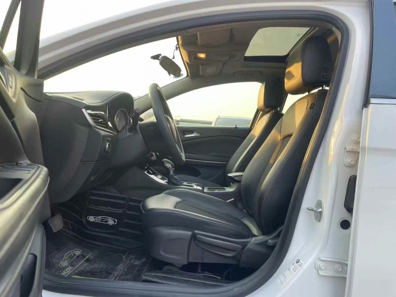 东莞18年别克威朗5