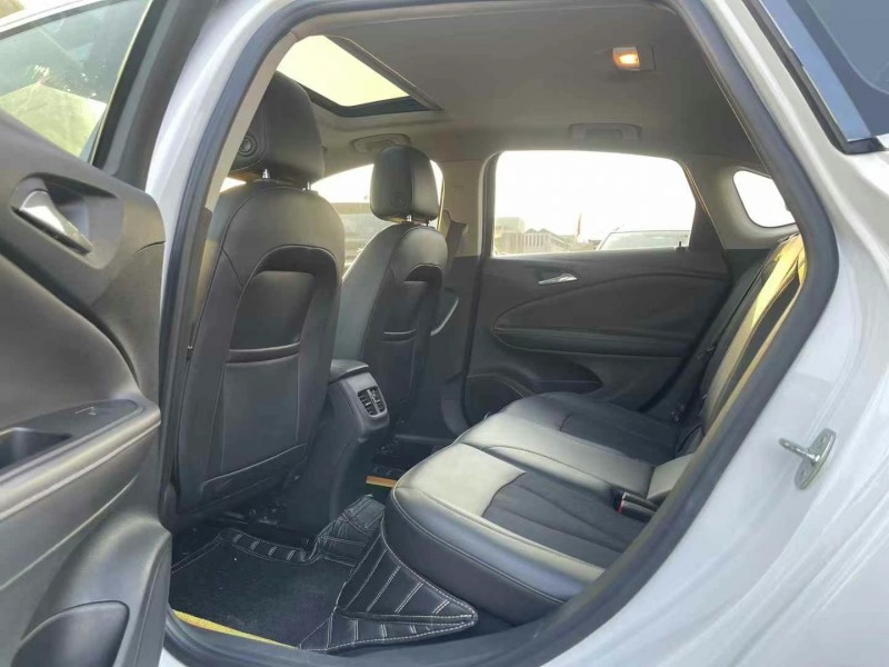 东莞18年别克威朗6