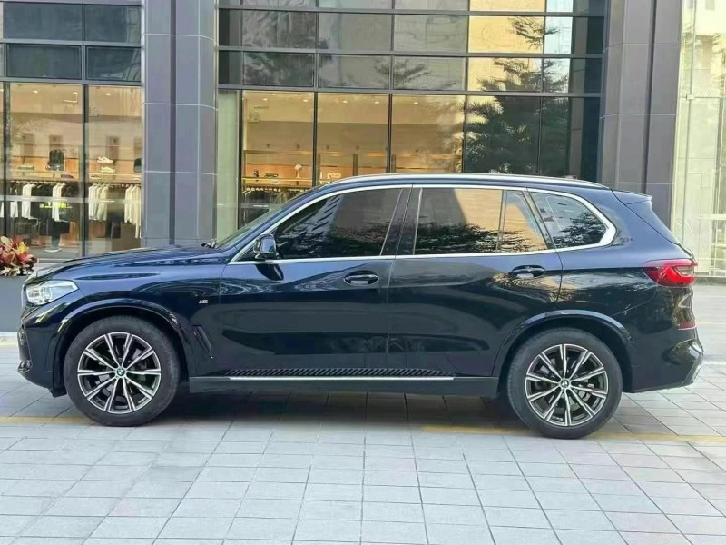 广州21年宝马X57