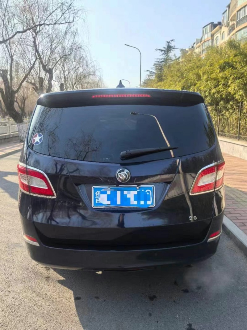 济宁13年别克GL84