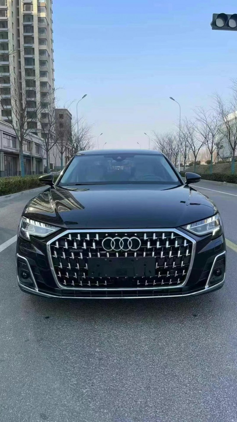 济宁23年奥迪A8L1