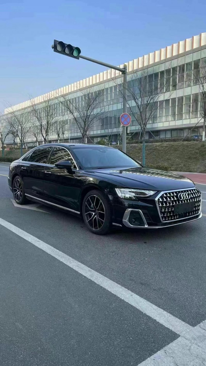 济宁23年奥迪A8L2