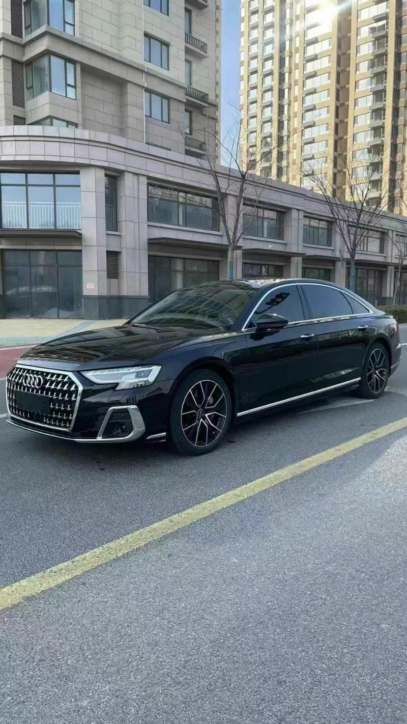 济宁23年奥迪A8L3
