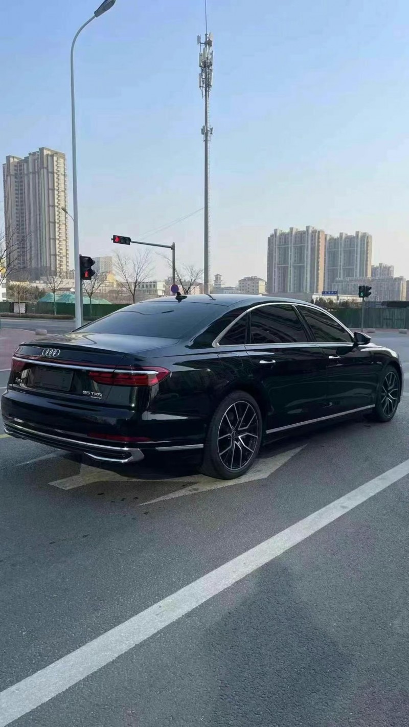 济宁23年奥迪A8L4