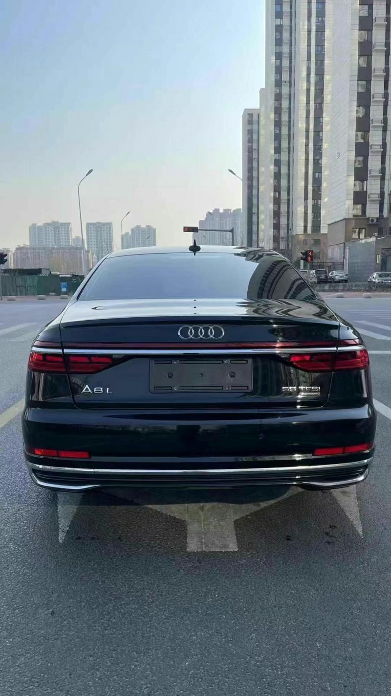 济宁23年奥迪A8L6