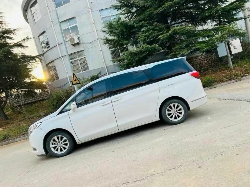 济宁17年别克GL83