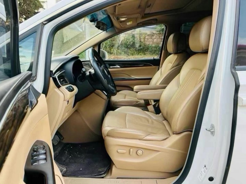 济宁17年别克GL87