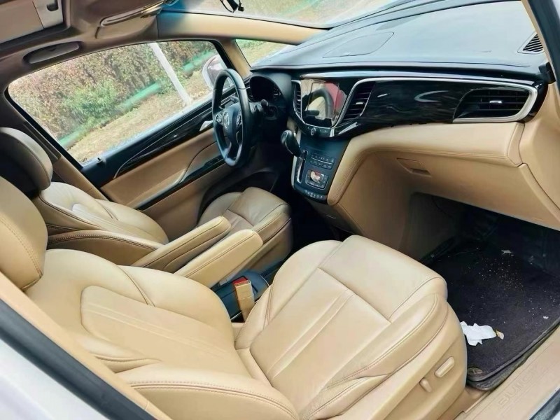 济宁17年别克GL89