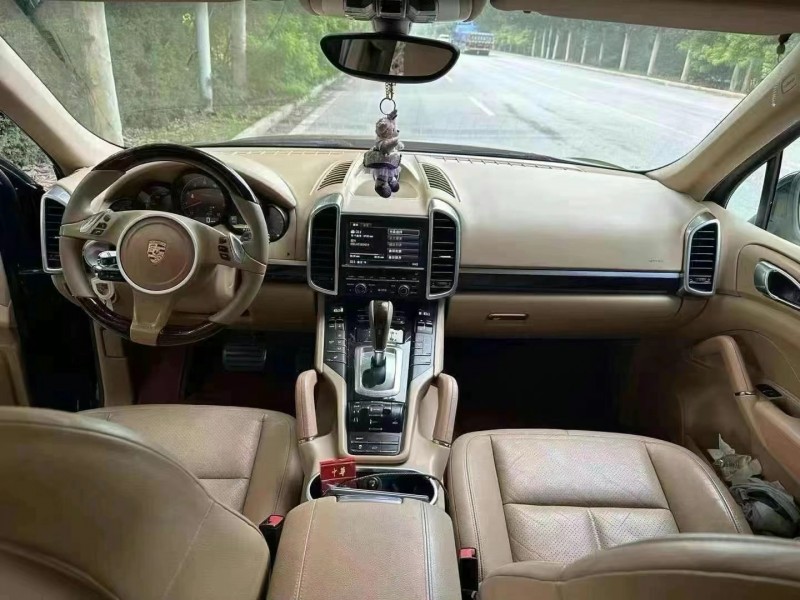 保定13年保时捷卡宴6