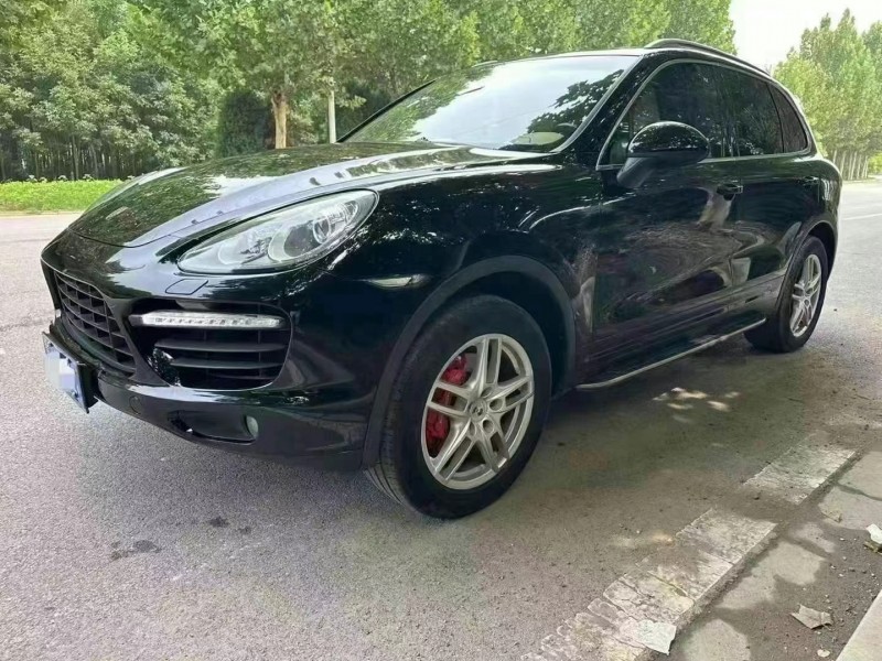 保定13年保时捷卡宴9