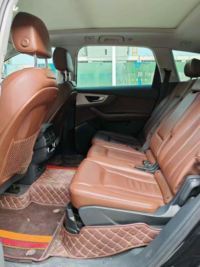 济宁18年奥迪Q75