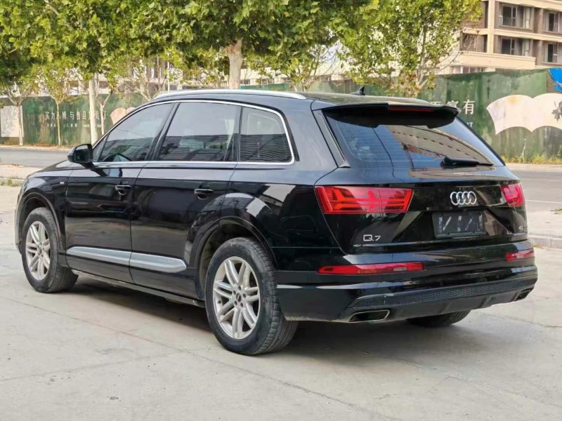 济宁18年奥迪Q77