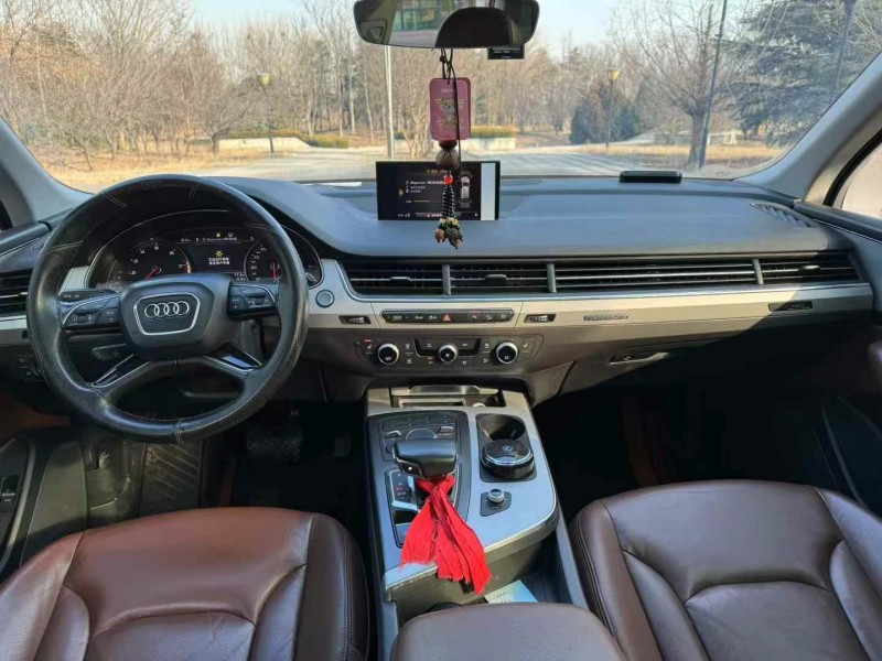 济宁18年奥迪Q75