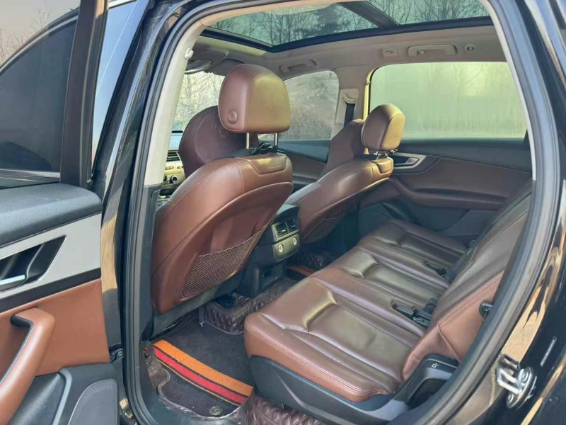 济宁18年奥迪Q76