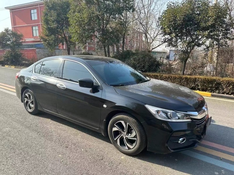 枣庄17年本田雅阁2