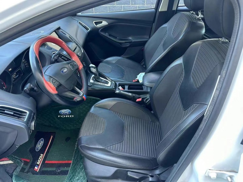 保定17年福特福克斯8