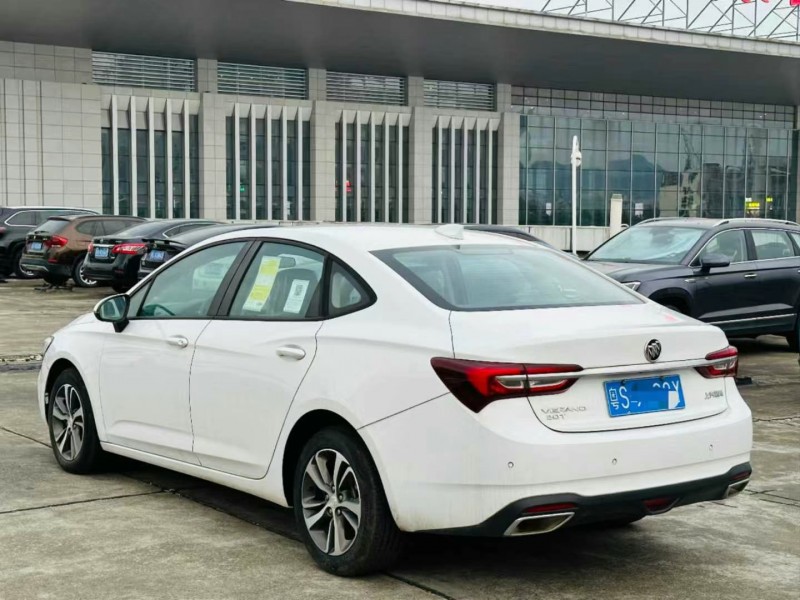 东莞20年别克威朗8