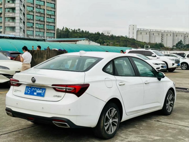 东莞20年别克威朗9