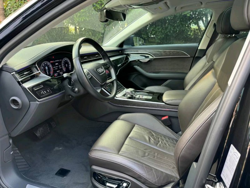 青岛21年奥迪A8L3