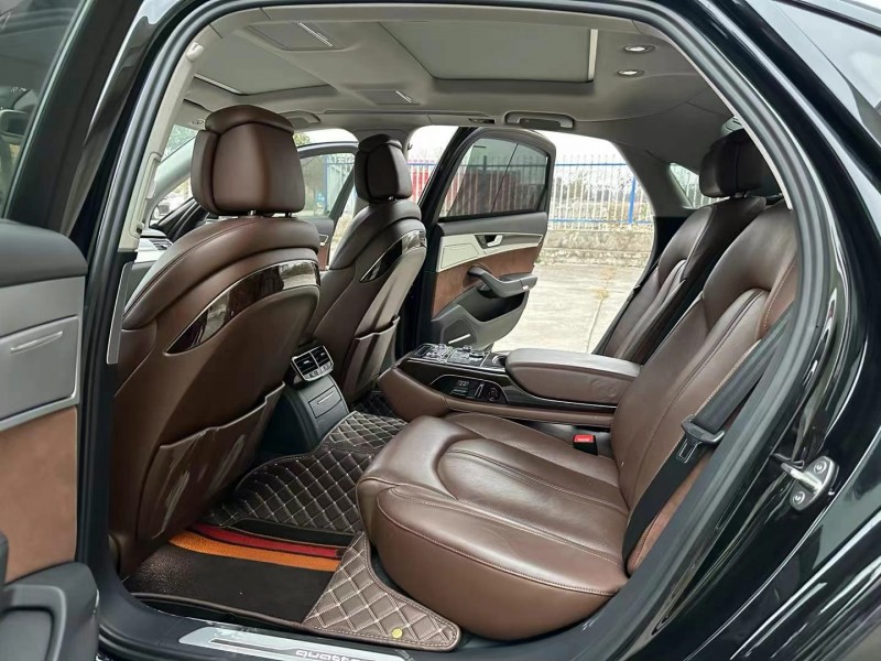 徐州17年奥迪A8L7