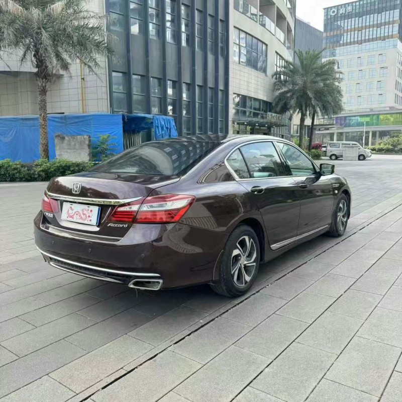 佛山17年本田雅阁8