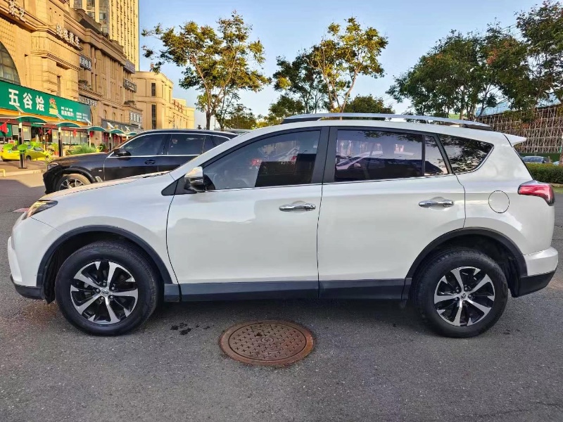 襄陽16年豐田RAV4榮放3