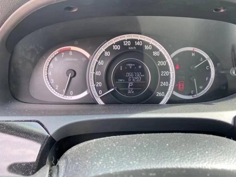 青岛17年本田雅阁5