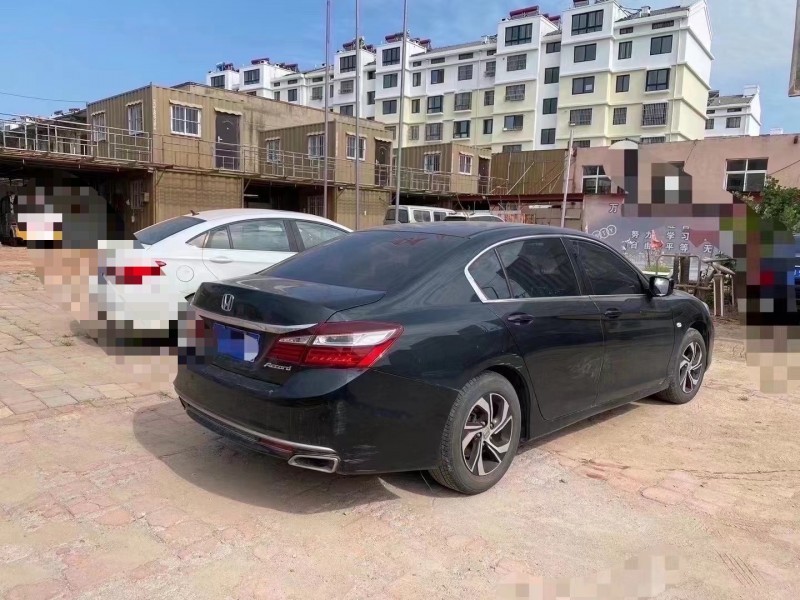 青岛17年本田雅阁8