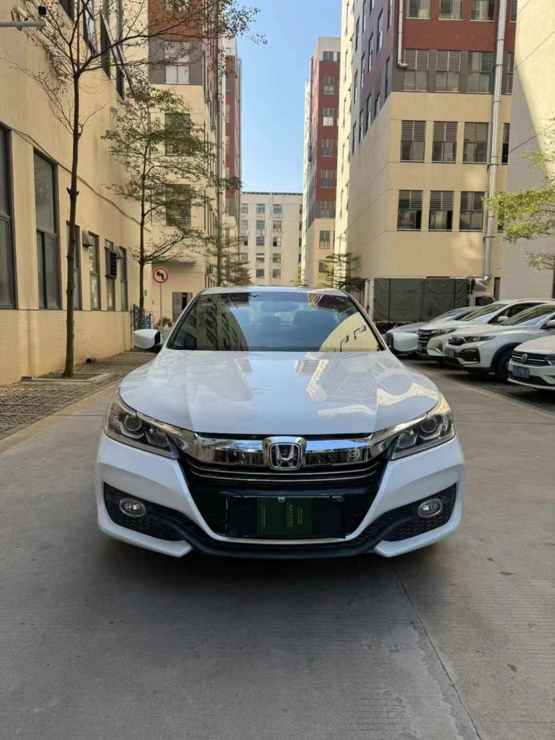 佛山17年本田雅阁1