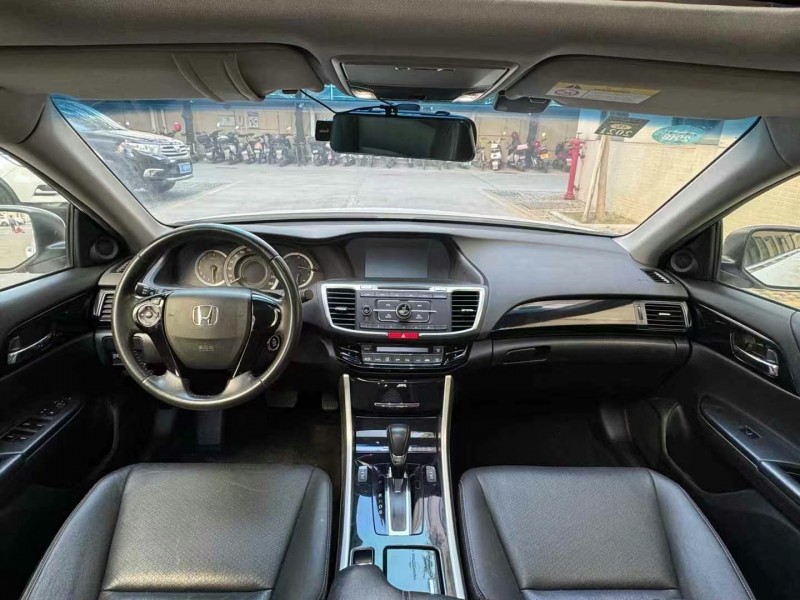 佛山17年本田雅阁8