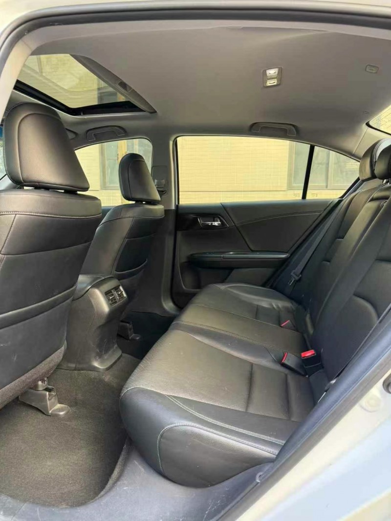 佛山17年本田雅阁9