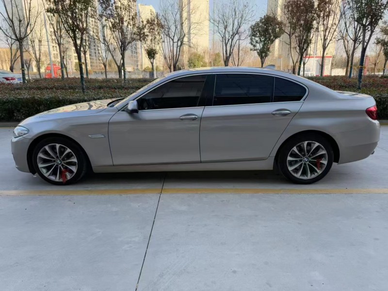 济宁17年宝马5系8