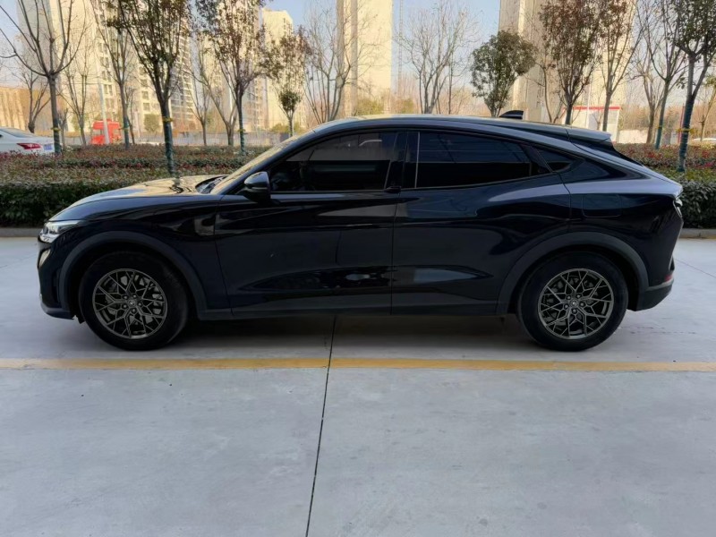 济宁23年福特电马8