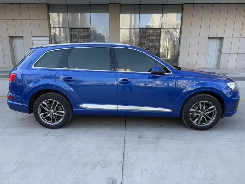 济宁17年奥迪Q77