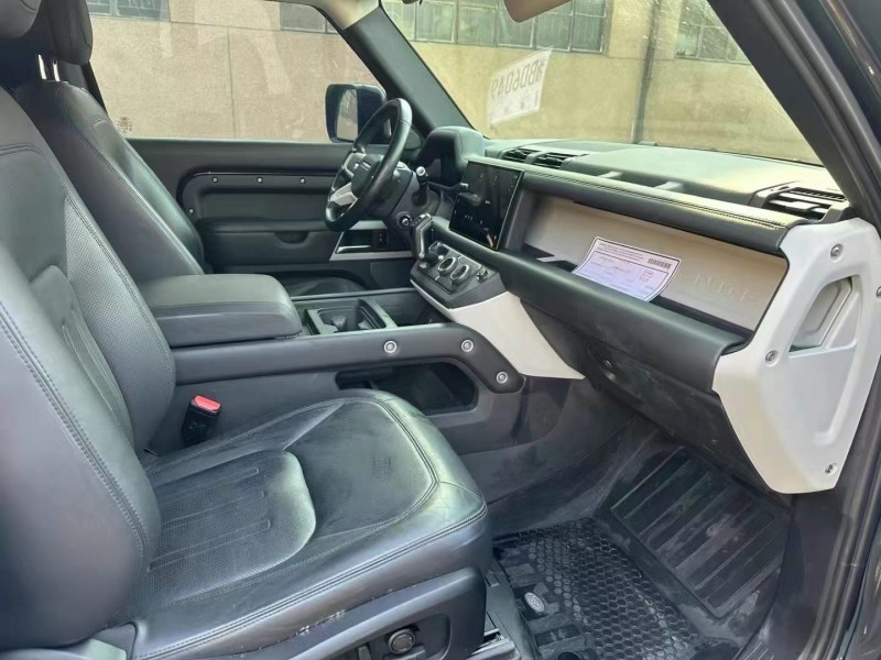 济宁23年路虎卫士4