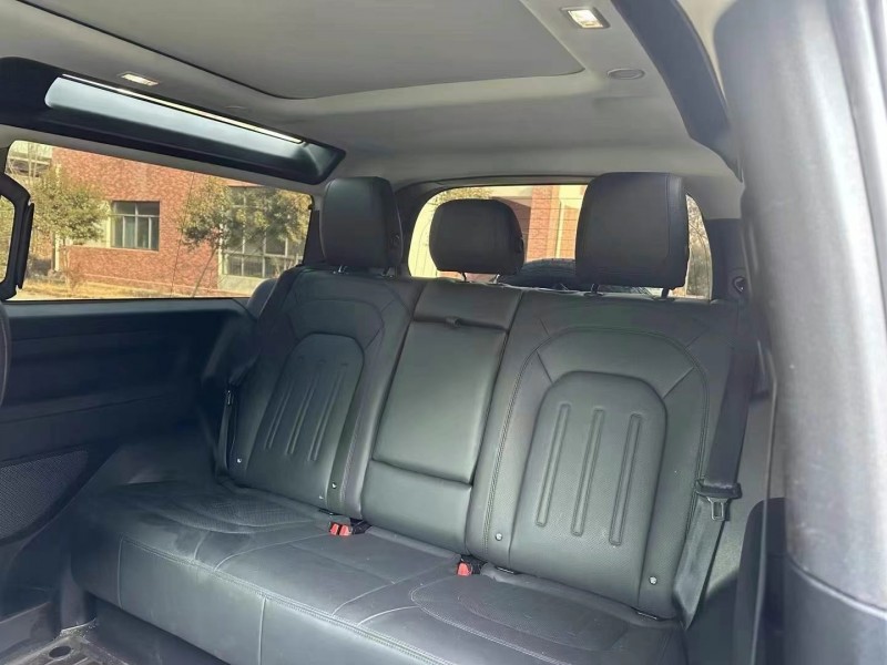 济宁23年路虎卫士5