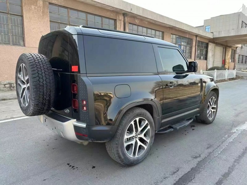 济宁23年路虎卫士7